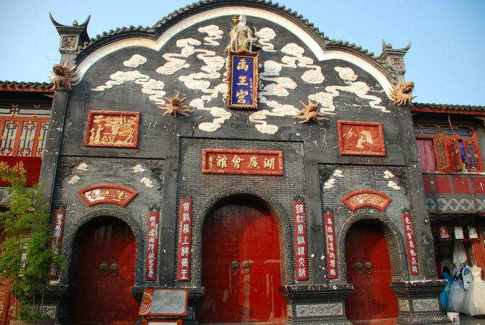 家庭暴力会对孩子造成什么样的影响？